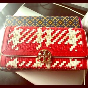 Tory Burch Wallet in excellent condition